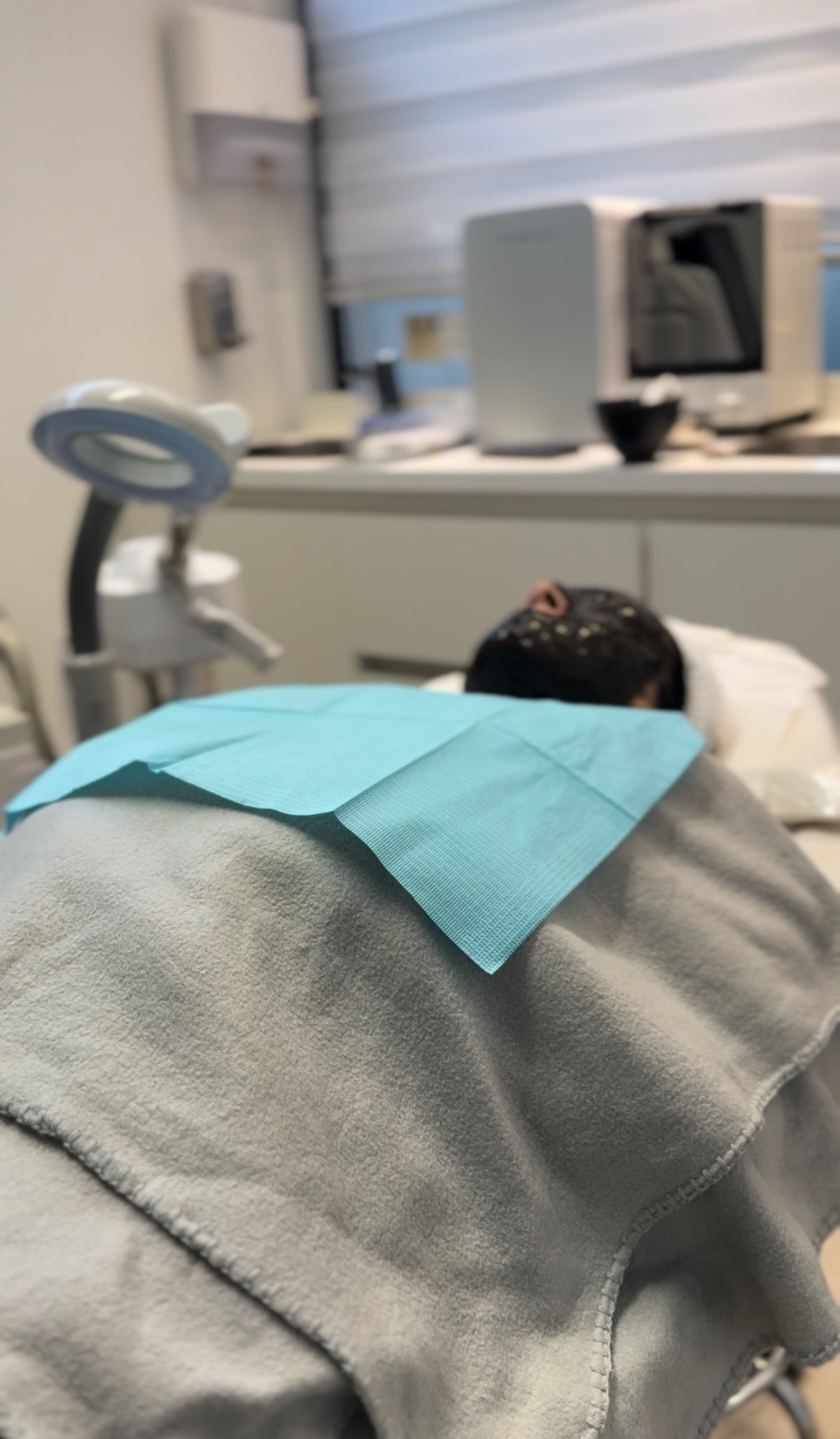 Limpieza facial profunda con presoterapia de piernas